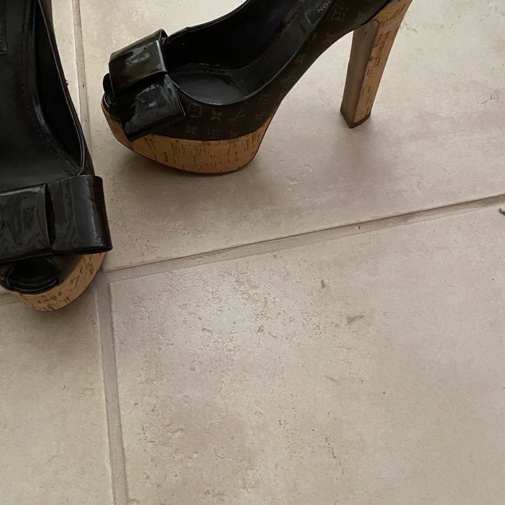 Pumps - Picture 2 of 2